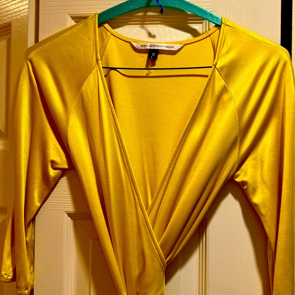 Size 0 super chic, Diane Vonfurstenberg yellow wrap dress